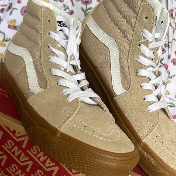Vans WMNS Sk8-Hi
Humus/Gum
VN0A38GEVS8
Sneakers - Picture 12 of 16